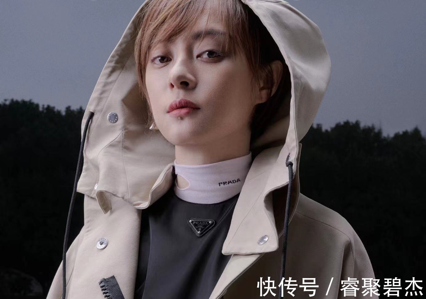 诗诗|如果你的脸有3个特点,说明适合走极简风,纯色的东西很适合你