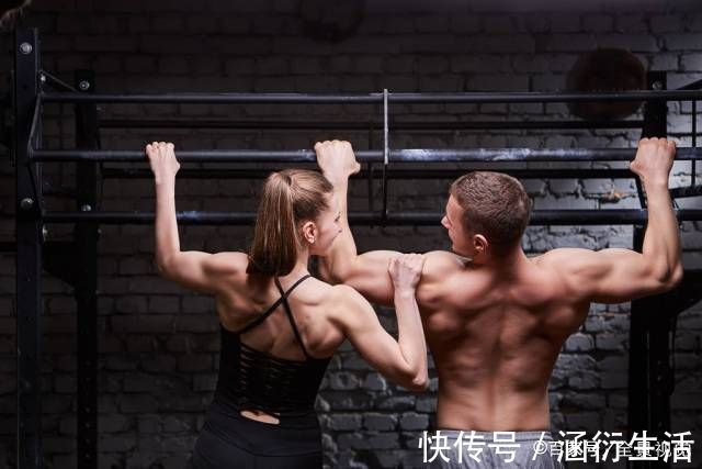 背部|练背的几个好处，一组背部训练，让你练出迷人的背部线条