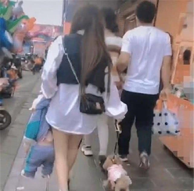 小姨|“最豪横小姨”火了,左手牵狗右手提溜熊外甥,网友:应聘小姨夫