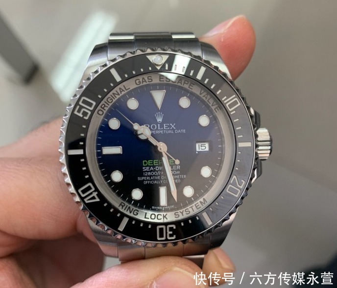 劳力士|健身男独爱沛纳海和劳力士,解毒劳力士渐变鬼王潜水表