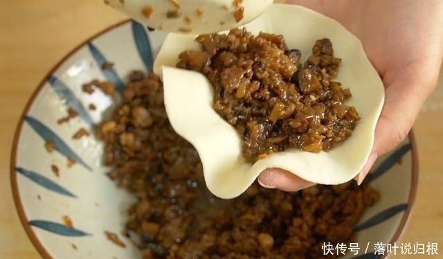 香菇|孩子超爱吃的酱肉包子,个个皮软馅大,酱香浓郁,鲜嫩多汁,解馋