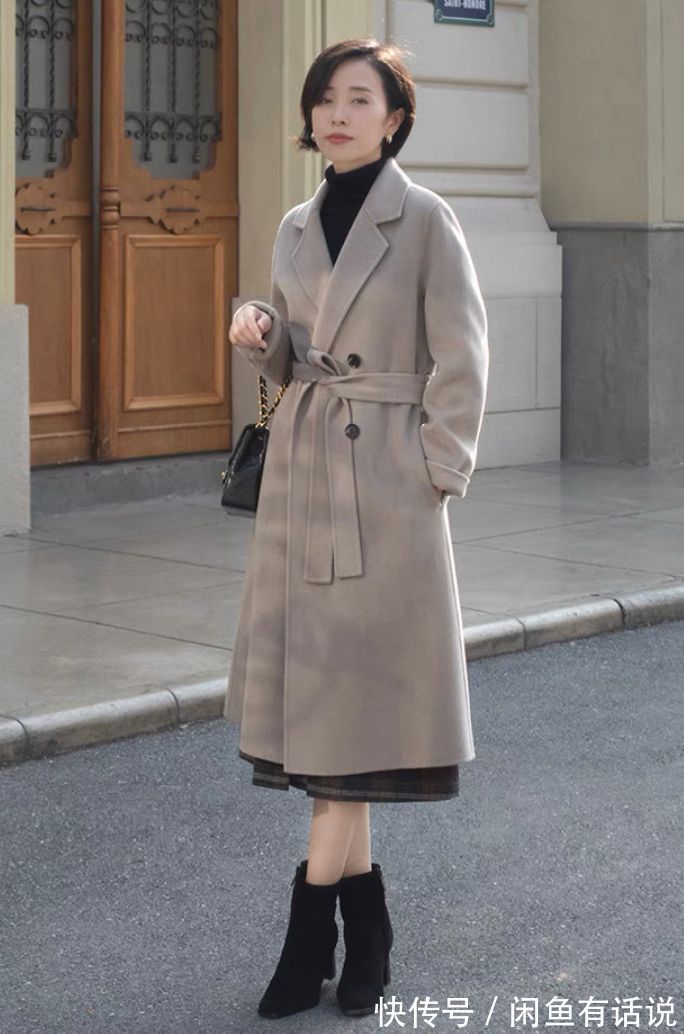 毛衣 有气质的中年女人,穿半裙会选“过膝不过踝”,搭配毛衣优雅得体