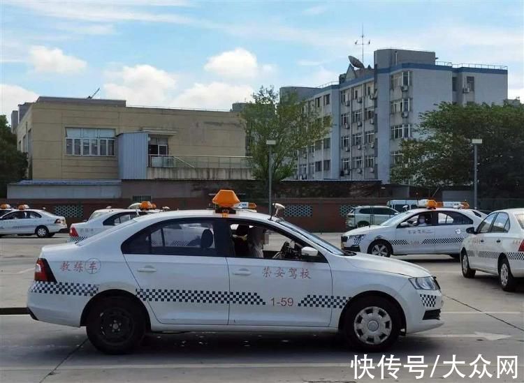 投诉|互联网驾校靠谱吗？“派学车”被投诉用AI教学应付学员