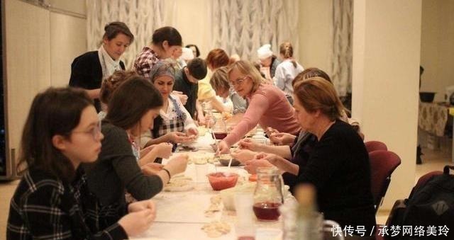 酸奶油|俄罗斯人一日三餐吃什么？有哪些餐桌礼仪？