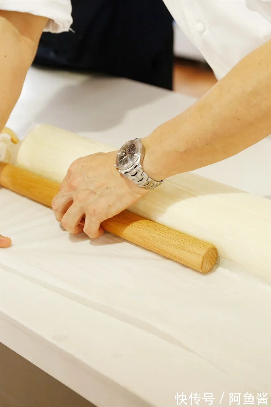 比浮云卷还要嫩的「水果蛋糕卷」，卖疯了！一次成功