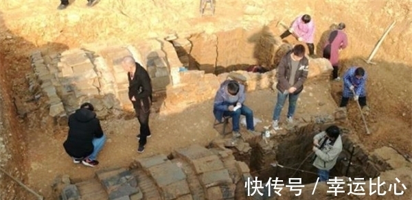 陪葬品$他堪称“最敬业”盗墓贼,在古墓上建房子,20年搬空范增墓