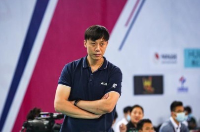 助教|蔡斌女排教练团将正式成立,李岩龙取代安家杰,成蔡斌左膀右臂