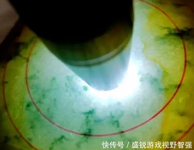 一刀切|4300元买的木那原石,一刀切出罕见的三彩手镯!涨!