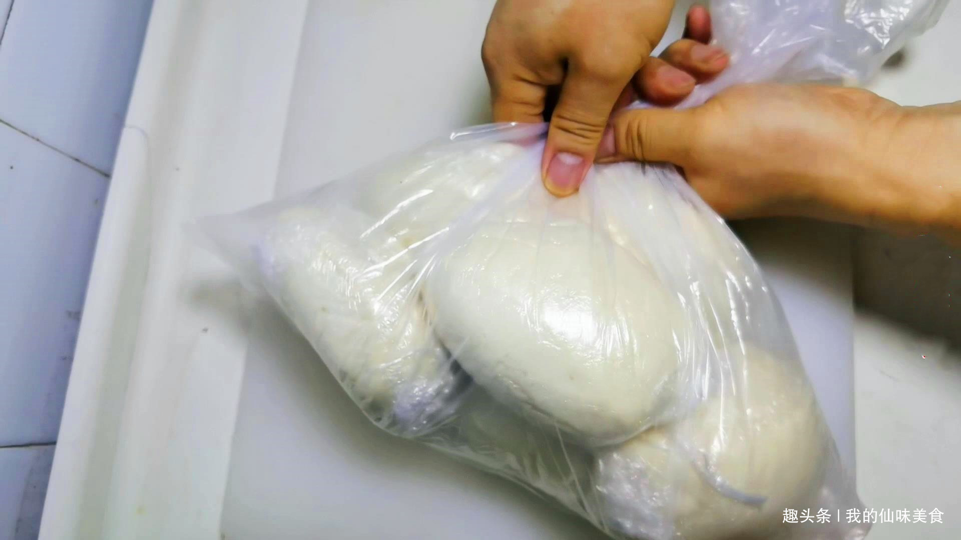 夏天馒头直接放冰箱等于吃“毒”,教你保存小妙招,放两月不变质