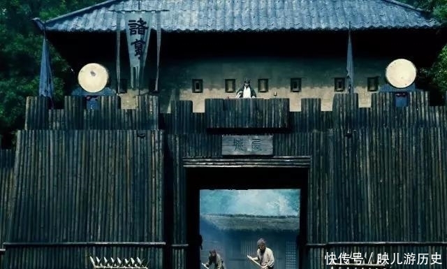 百姓|城楼上的两书童,其实是空城计最大疑点,难怪司马懿看见立马撤兵!