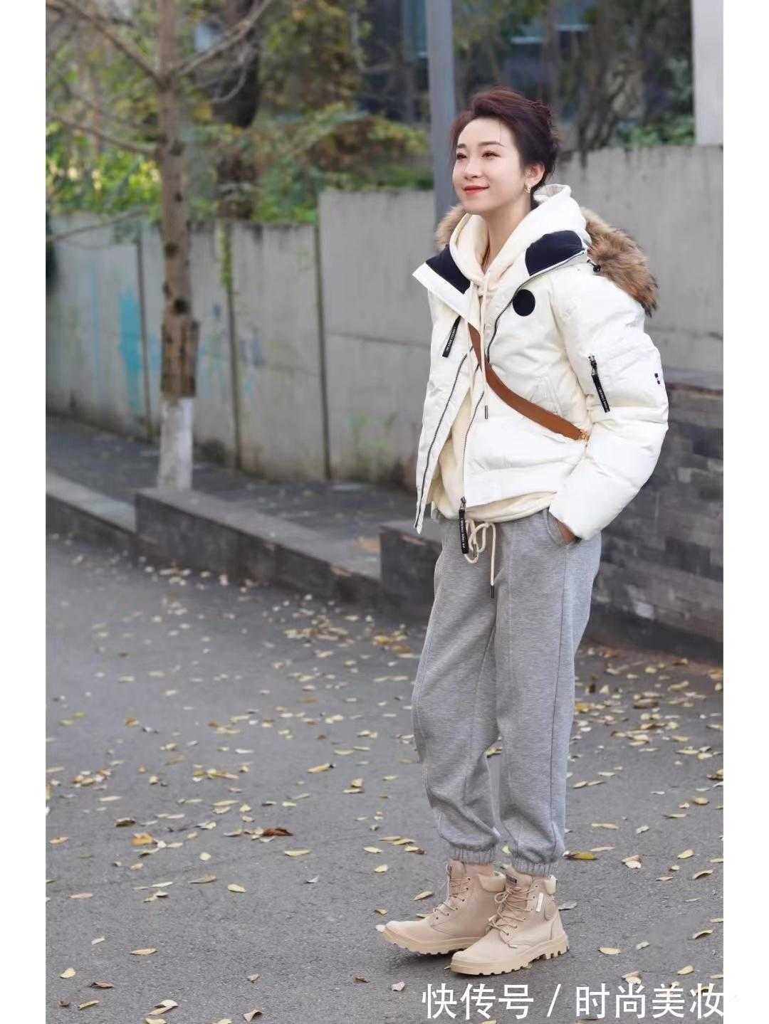 打底衫|“羽绒服”还是只会配打底衫吗?学她的叠穿搭配,洋气又保暖