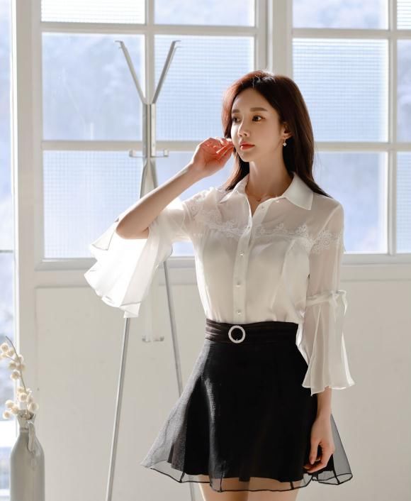 美人图鉴孙允珠：凝静薄冰霜白透明扇叶衬衣裙