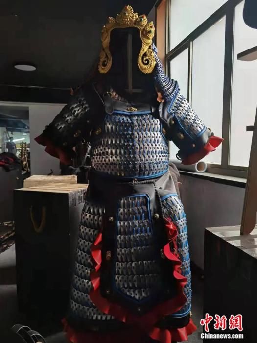 温陈华@真“头号玩家”！他十余年复原数千套古代铠甲