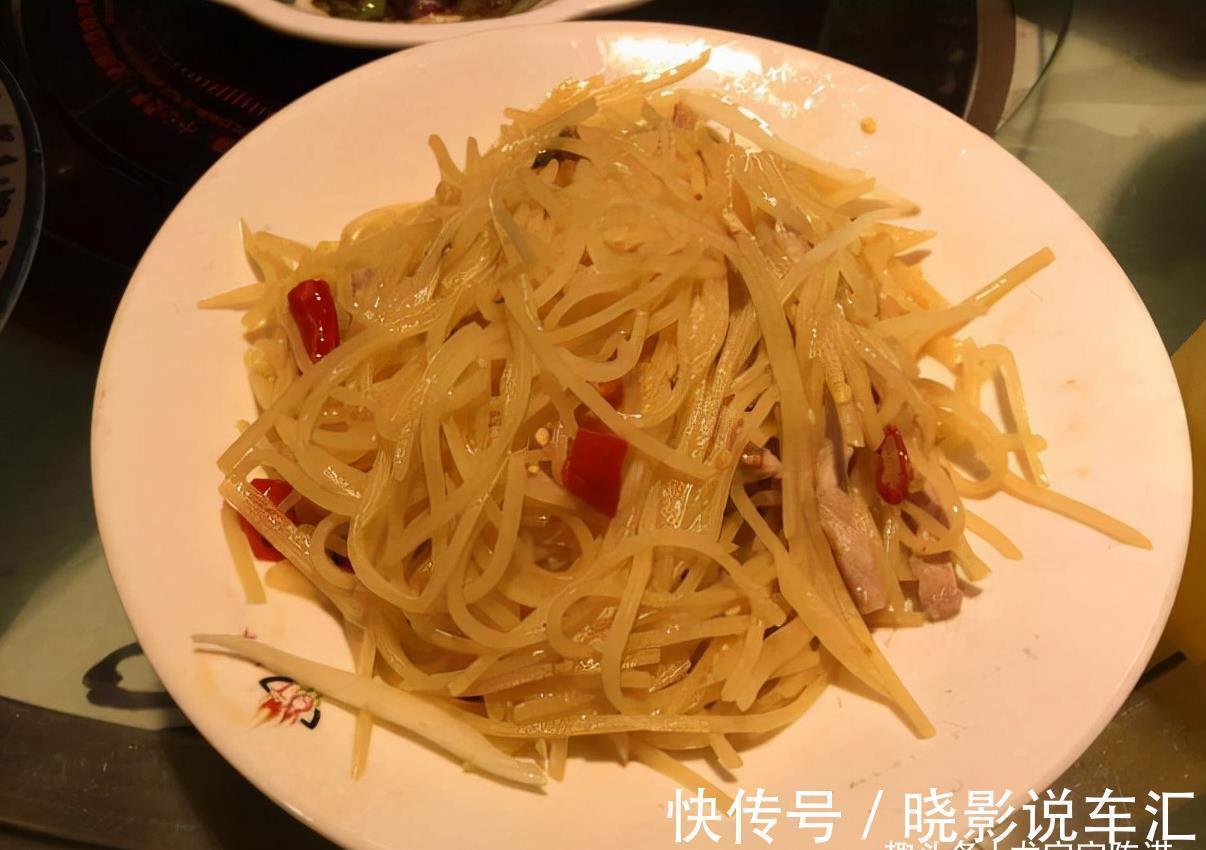 请公公婆婆吃饭，点了13个菜，吃掉1个月生活费，您觉得值吗？