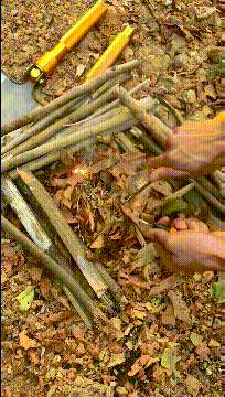 |搞笑GIF段子:不是说女追男隔层纸吗?这也太好追了吧,哈哈哈哈