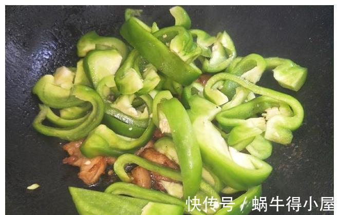 香气|青椒炒肉,先放青椒还是先放肉?按照大厨的做法,出锅香气扑鼻