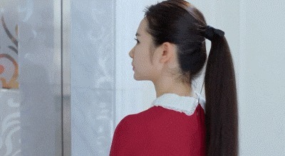 |搞笑GIF：晚上女神突然发了一张图过来 她是不是在暗示我什么