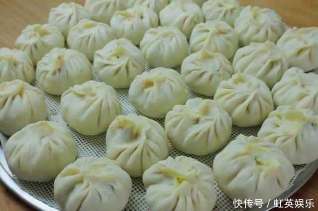 包子这样做,薄皮大馅不用发面,10分钟一锅,出锅就被抢光