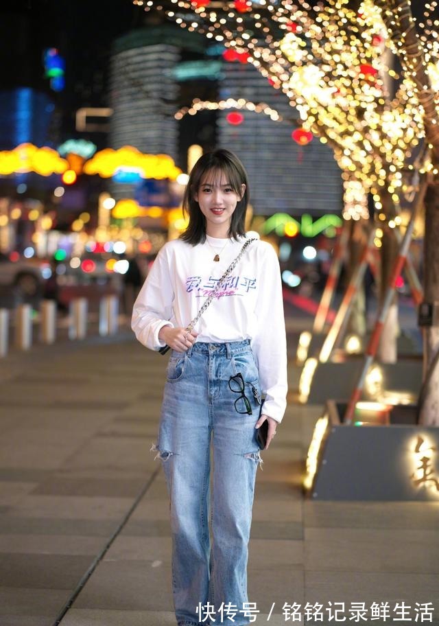 时节 夏末秋初，“卫衣”更时髦的打开方式搭配这4款裤装！