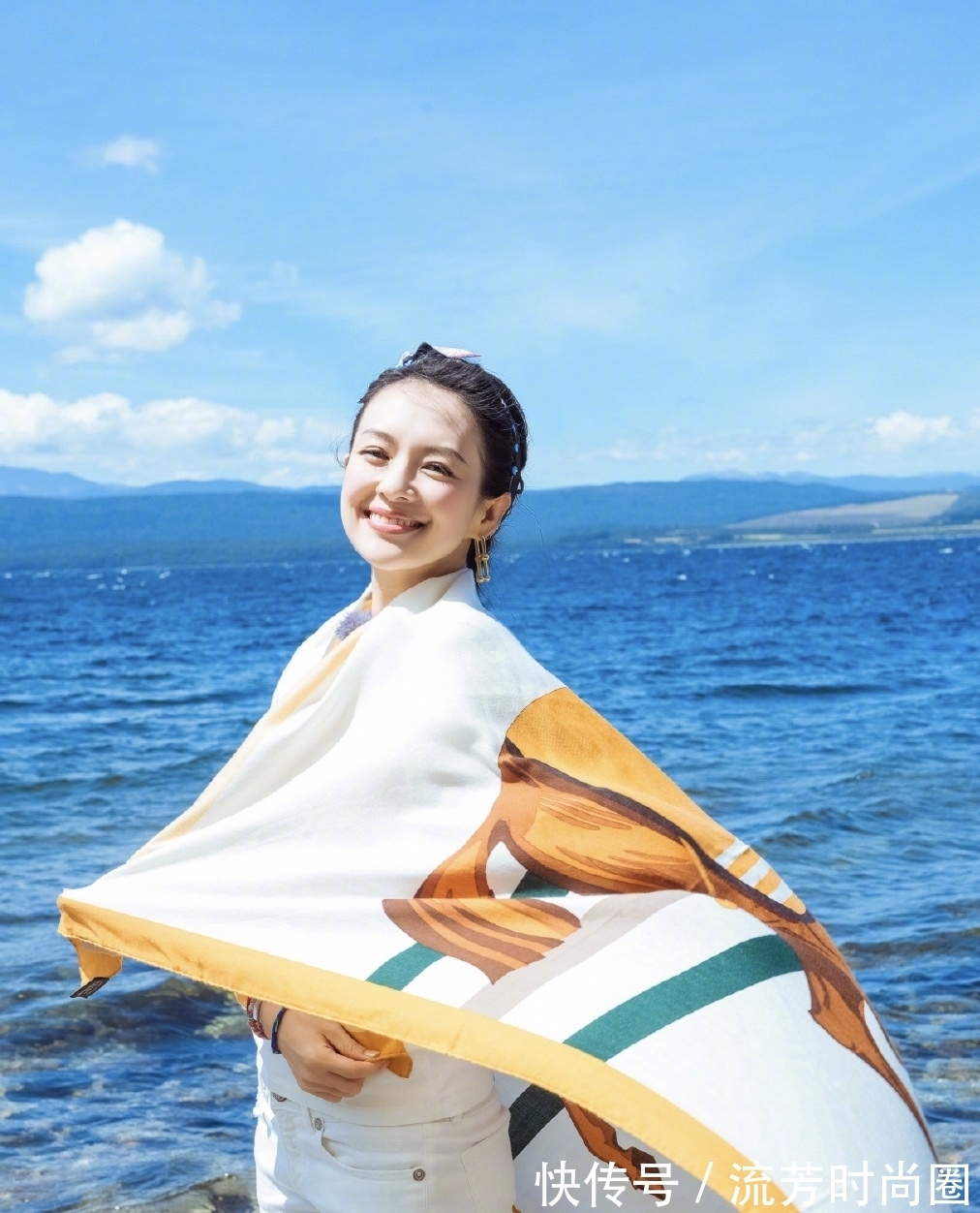 耳环 众多女明星都喜欢佩戴珠宝,而只有她的珠宝是和服装最贴切的!