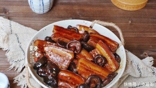 红烧肉卤肉怎么做才好吃,不妨试试我的做法,能让你多吃一碗饭
