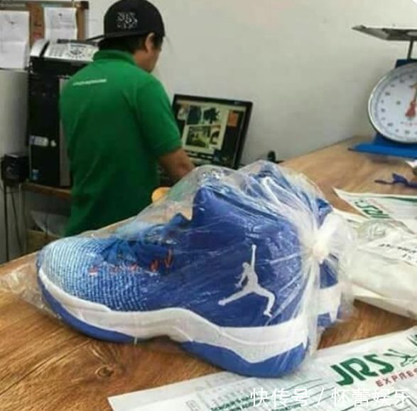 supreme 假鞋到底能有多假年度假鞋大赏,看不出来假算我输