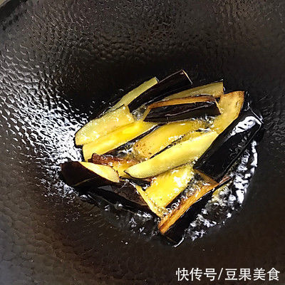 肉丝|简单易做的茄子肉丝，让人吃了还想吃