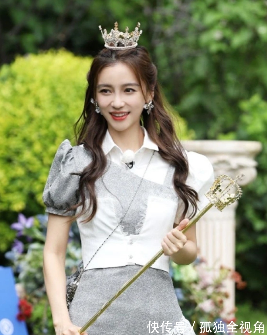 杨颖早期的演技,虽然有争议,还是比较自然的