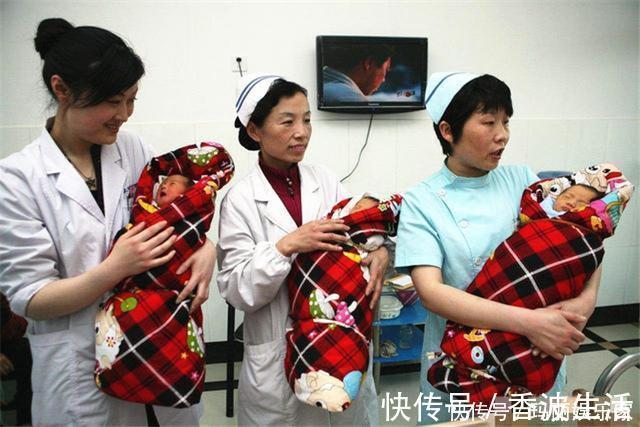 多胞胎|公姓爸爸喜得三胞胎,给孩子上户口时,民警乐了:长大来