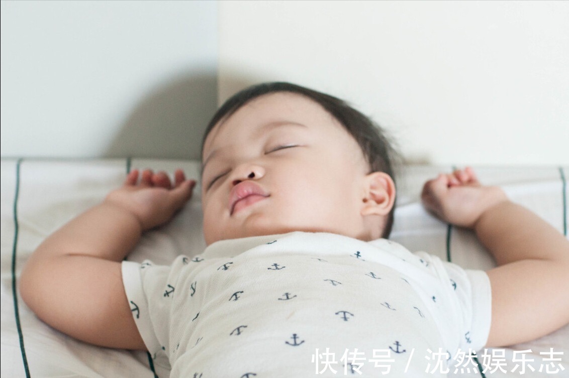 婴儿|宝宝智商高不高,从婴儿时期表现出的6个迹象中,就可以看出来