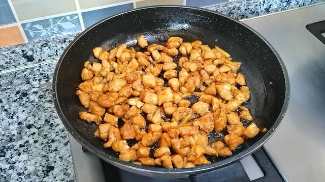 小米辣|夏日的黄瓜这样做，好吃下饭，美容又健康，吃了还想吃的下饭菜
