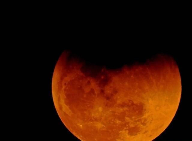 超级月亮事件 超级月亮事件:月全食和超级血月同时发生——这意味着什么?