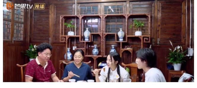 隔壁老樊负面缠身,采取不回应态度惹网友不满,综艺宣传都停了