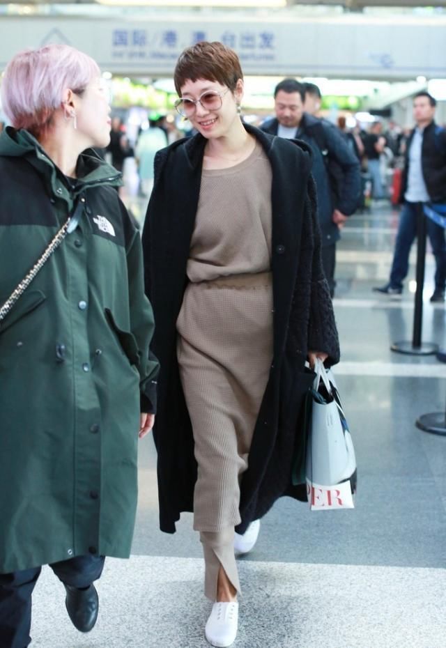 大衣和平底鞋才是秋冬里的“绝配”！舒适减龄还时髦，真叫人上头