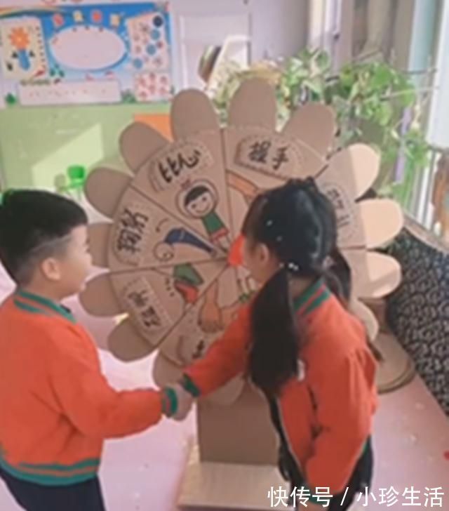 家长|“幼儿园手工大转盘游戏”火了,转到哪个就和小朋友一起完成动作