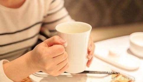 多喝水|多喝水能够预防血栓,但奉劝大家:1个时间段一口都不要多喝