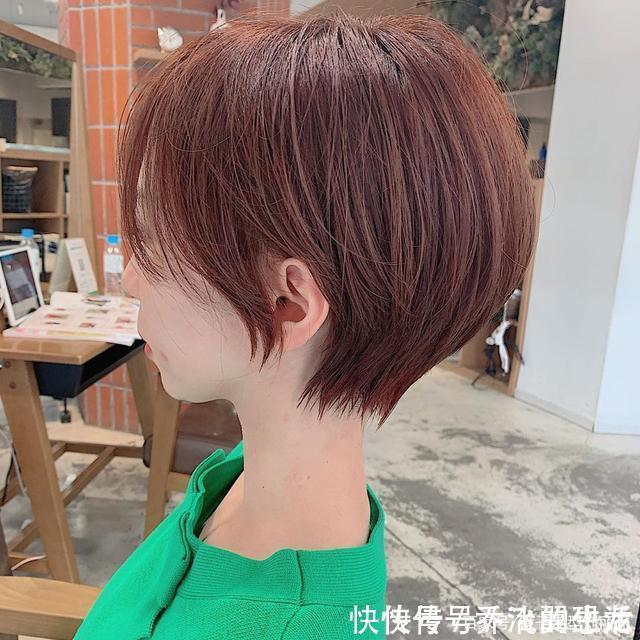 发型|“最值得尝试”的女发,蓬松修颜很有层次感,大多数女性都喜欢