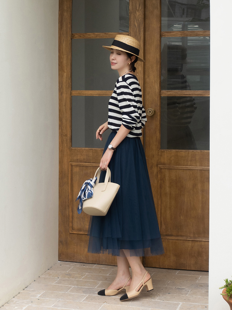 针织开衫|30+的女性怎么穿才好看,用粗条纹针织衫配薄纱半身裙,高级优雅