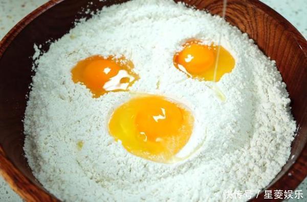 快速早餐,1碗面粉,3个鸡蛋,手不沾面,比油条简单,比包子还香