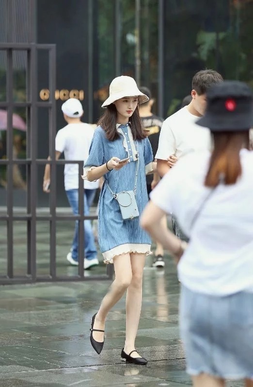  青春|街拍：长相清纯的小姐姐，青春靓丽，温婉可人