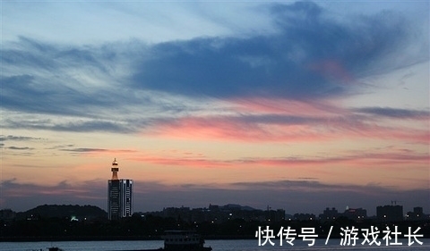 雨潇潇!七言绝句《送别》,远游多日归乡时何人相送?最后一句点明主旨