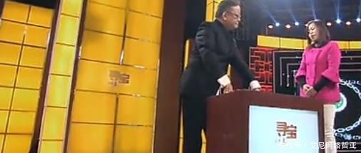 站不稳|大姐十年前用辆车换的蛋面翡翠,今想用其换套房,鉴定后站不稳