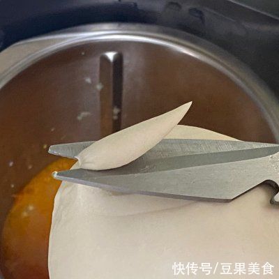  冰箱里|只要掌握好比例，番茄剪刀面就能一次成功