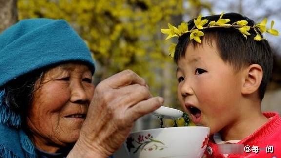 孩子|让这4种老人带娃,给再多的钱,孩子也过得不幸福