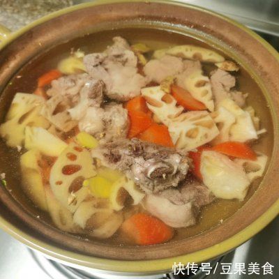 胡萝卜|这道西蓝花排骨汤，家人天天求我做