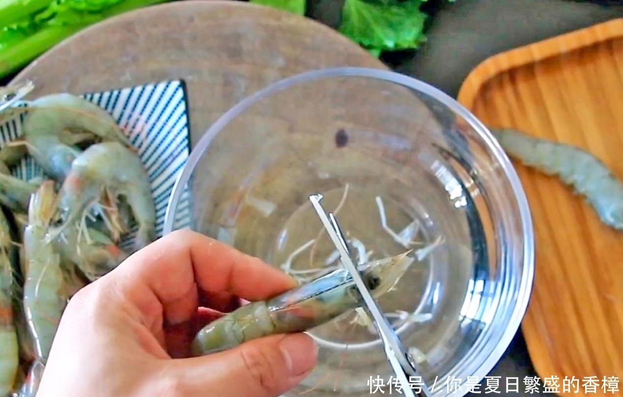 年夜饭,香到一锅都不够吃!不愧是大虾中的“极品”做法,非油炸