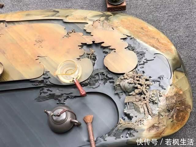 山水画&真正的“难得一见”,把长近2米的石头刻成山水画,还制成了茶盘