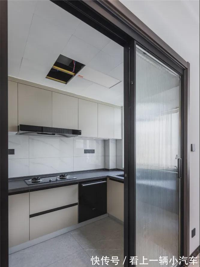 墙面|看完几个技巧,解救喜欢开放式厨房又担心油烟的你