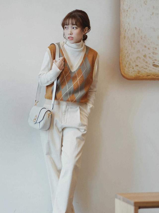 搭配|裤子最不挑年龄了!不光百搭还能提升气质感,简约高级谁能不爱?