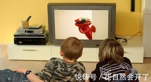 电视|“妈妈,我在看五分钟”,三位妈妈的回答,看出孩子的教育差距